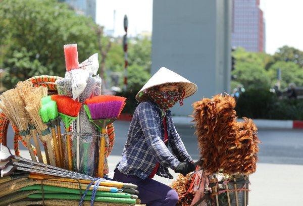 Miền Bắc có nơi nắng nóng trên 38 độ trước khi đón mưa rào và dông diện rộng từ đêm mai