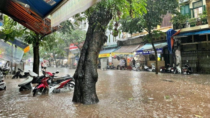 Từ đêm nay đến ngày mai (6/6), Hà Nội đón mưa rào, xua tan nắng nóng