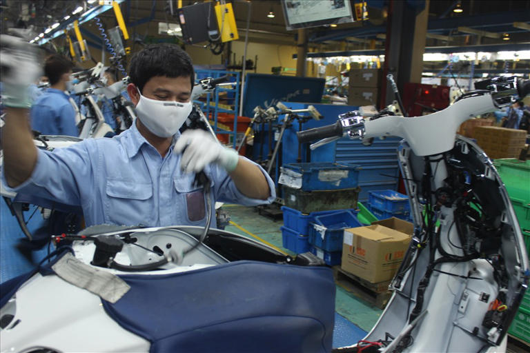 Tăng lương tối thiểu vùng từ 1.7: Doanh nghiệp điều chỉnh lương ra sao?