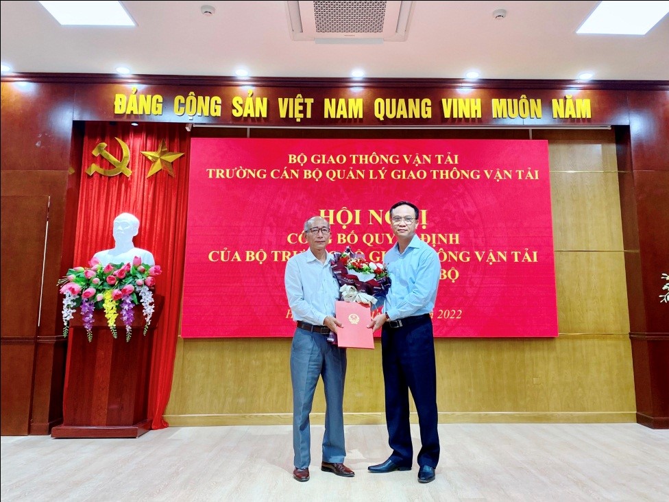 Hội nghị công bố Quyết định bổ nhiệm lại Phó Hiệu trưởng Trường Cán bộ quản lý giao thông vận tải