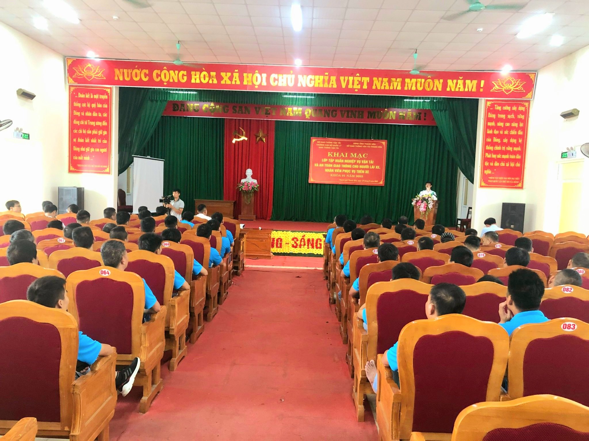 Khai mạc lớp Tập huấn nghiệp vụ vận tải và an toàn giao thông cho lái xe, nhân viên phục vụ trên xe tại tỉnh Thanh Hóa