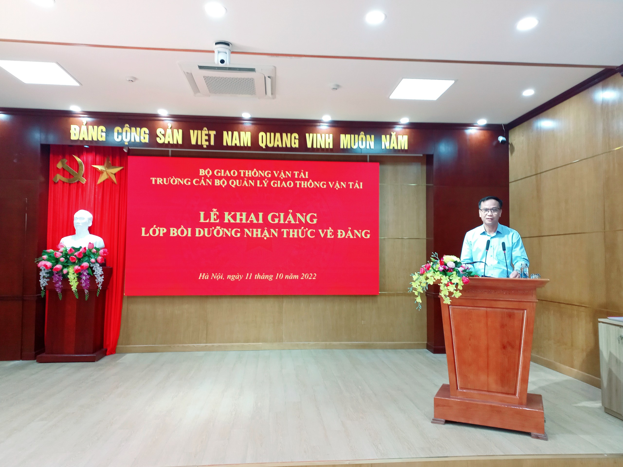 Khai giảng lớp Bồi dưỡng nhận thức về Đảng.