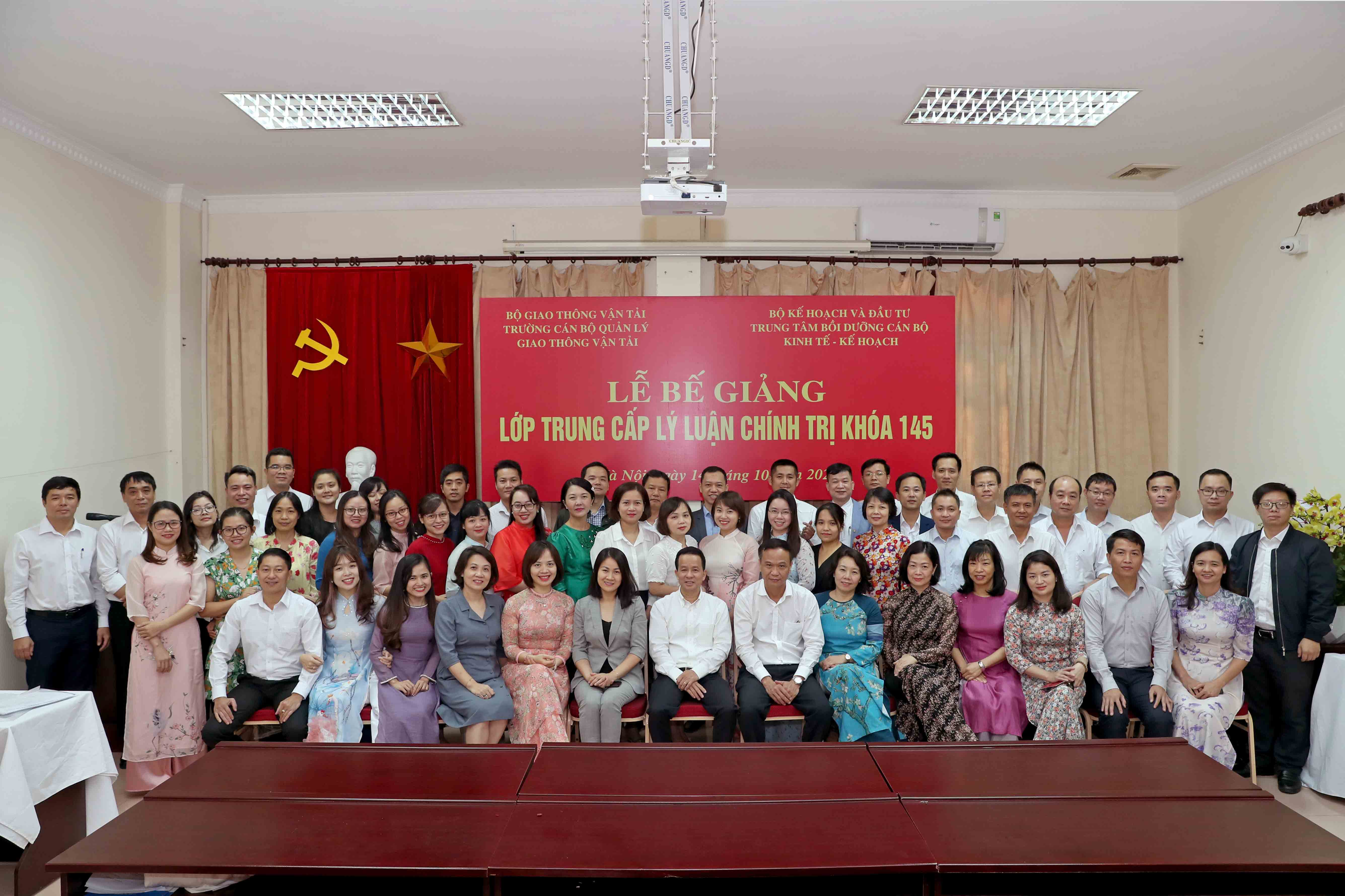 Bế giảng lớp Trung cấp Lý luận chính trị K145 tại Bộ Kế hoạch và Đầu tư
