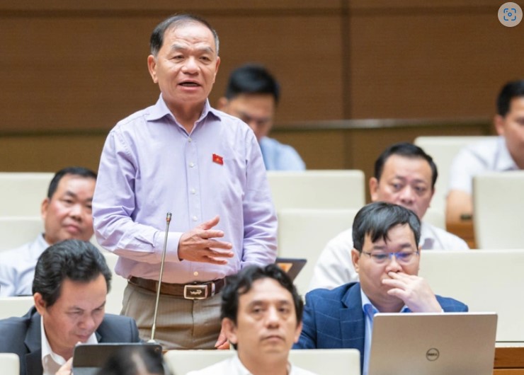 "Cầm giấy ê a đọc, mỗi người đi một hướng" sao gọi là thảo luận Quốc hội?