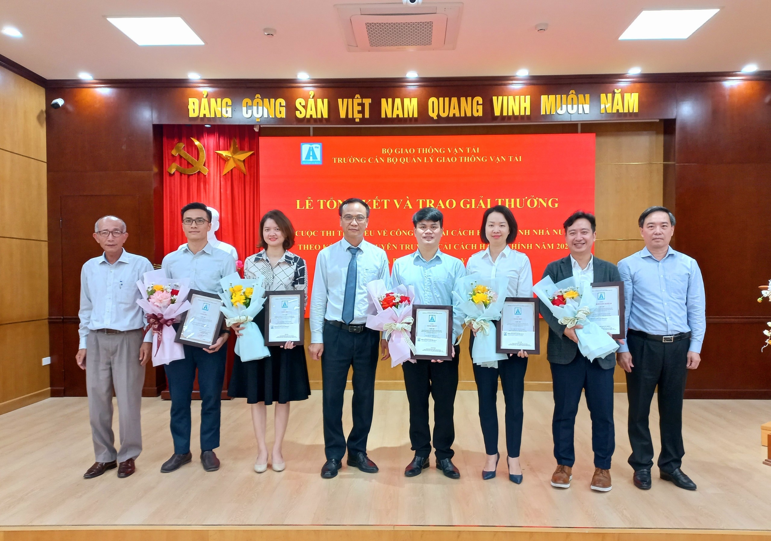 Trao giải cuộc thi “Tìm hiểu về công tác cải cách hành chính nhà nước năm 2022”