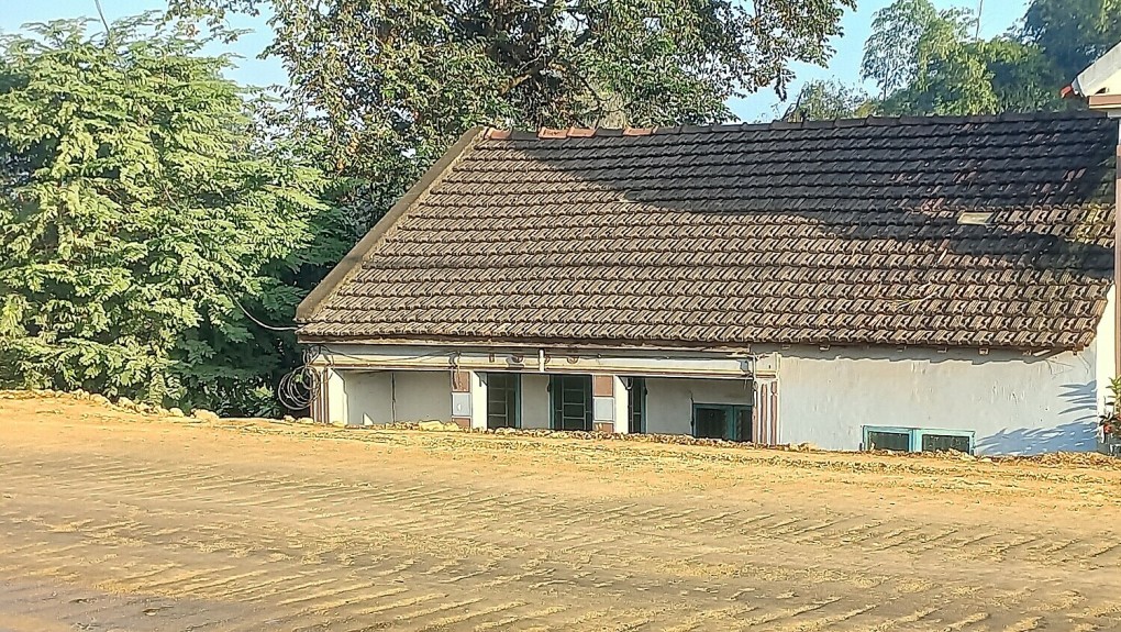 Nhà dân 'biến thành hầm' sau khi cải tạo quốc lộ