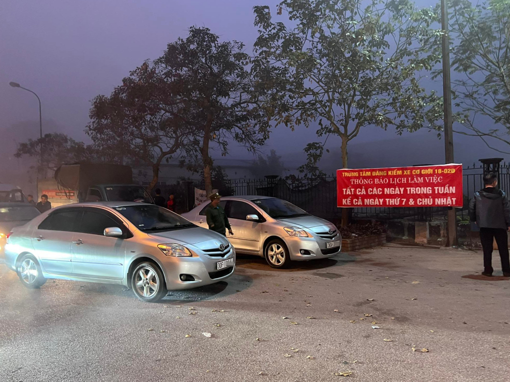 Người Hà Nội chạy về tỉnh đăng kiểm phương tiện