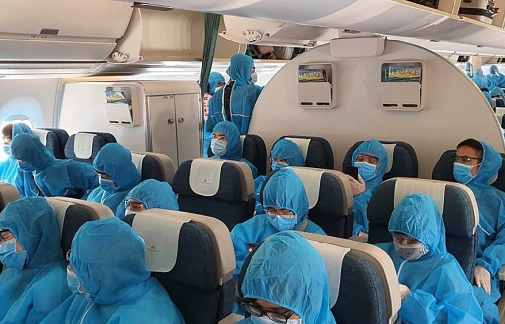 Những cuộc ngã giá hàng nghìn USD khi duyệt 'chuyến bay giải cứu'