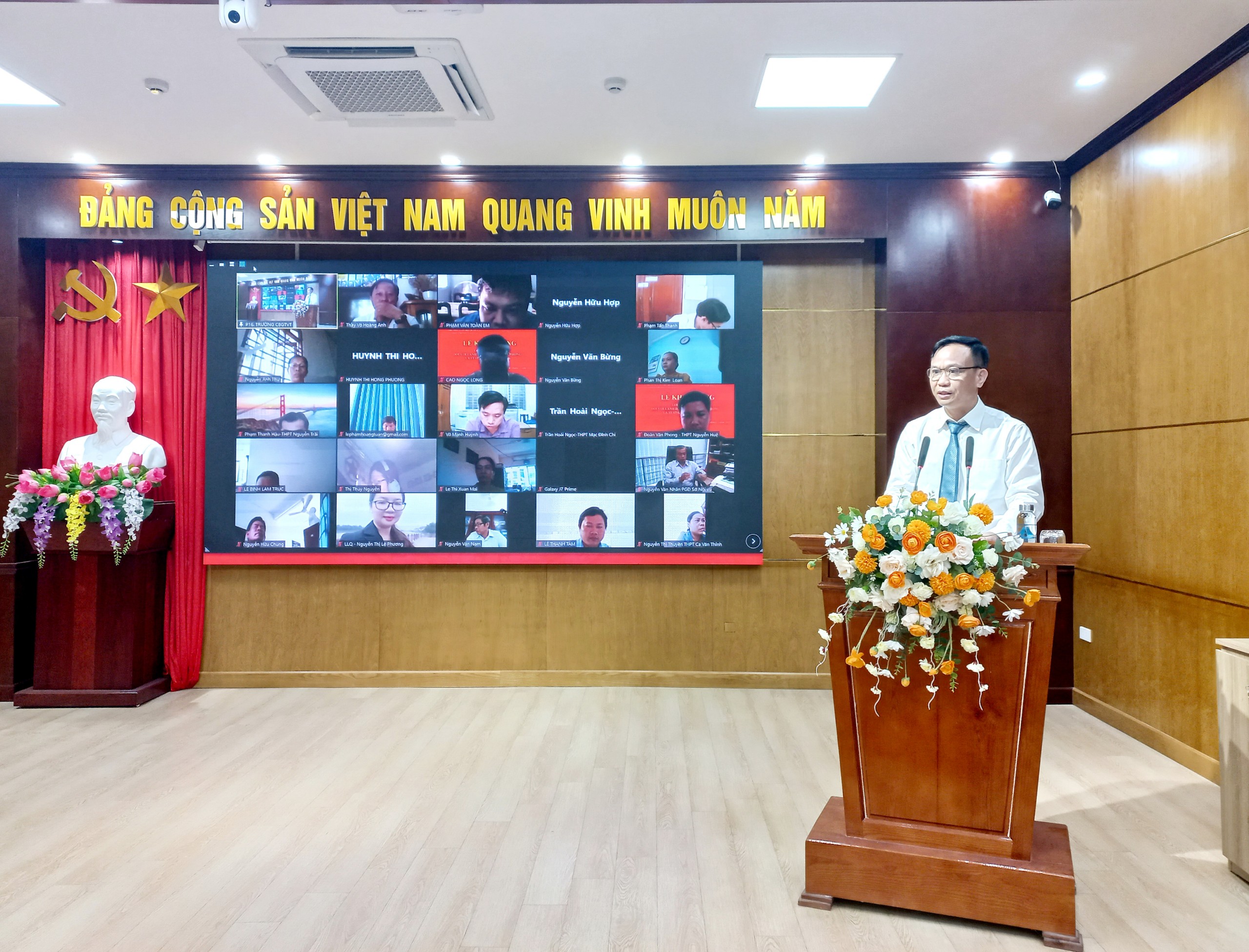 Khai giảng lớp Bồi dưỡng lãnh đạo, quản lý cấp phòng và tương đương tại tỉnh Bến Tre