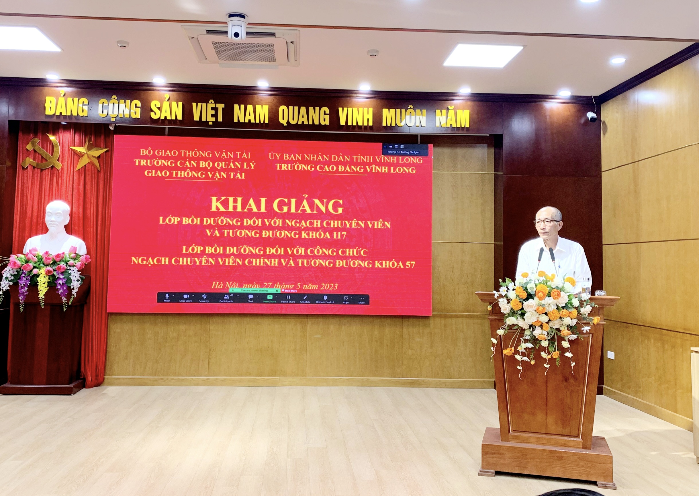 Khai giảng lớp Bồi dưỡng đối với ngạch chuyên viên và tương đương Khóa 117 và lớp Bồi dưỡng đối với ngạch chuyên viên chính và tương đương K57