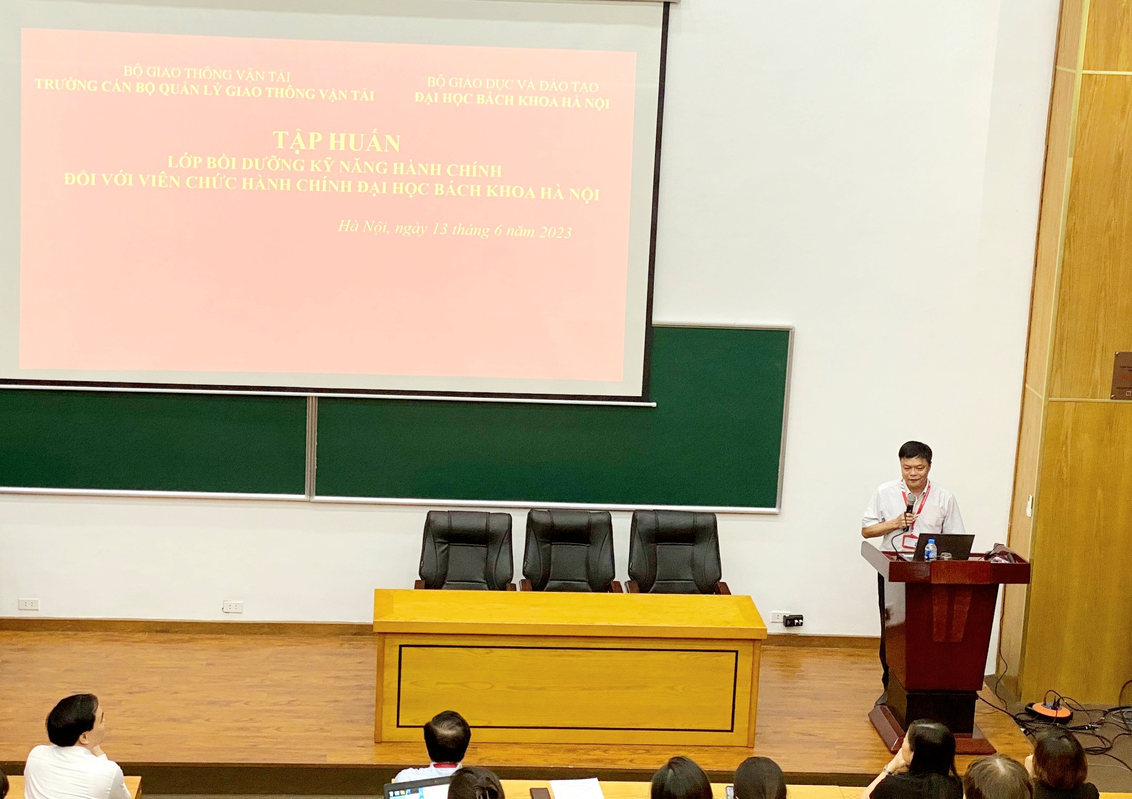 Tổ chức lớp Bồi dưỡng kỹ năng hành chính tại Đại học Bách khoa Hà Nội