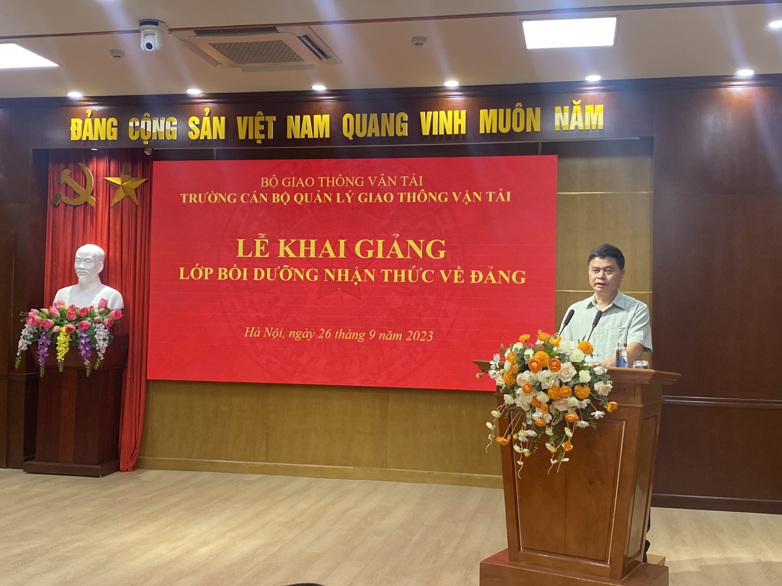 Khai giảng Lớp bồi dưỡng nhận thức về Đảng