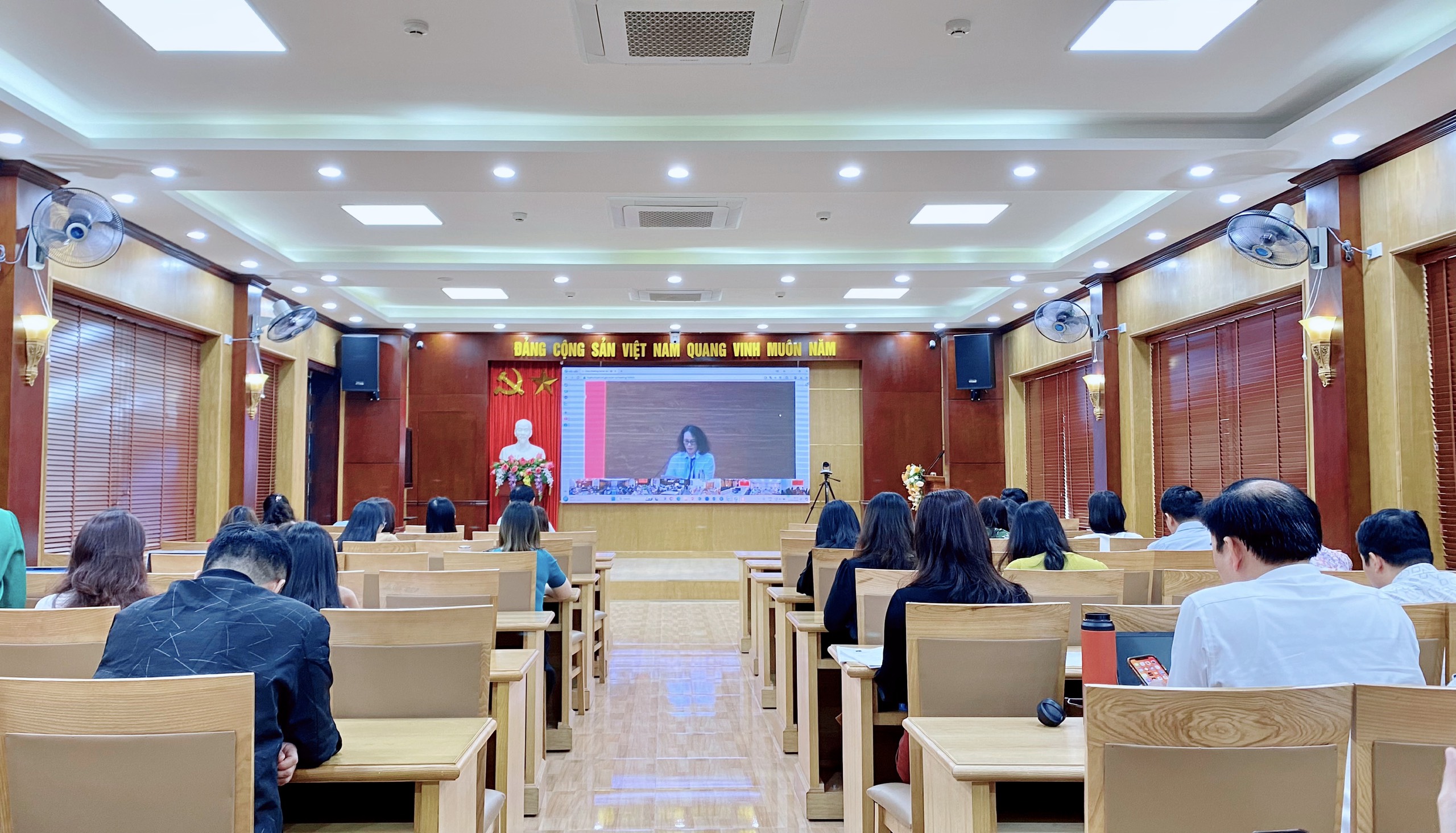 Đảng ủy Trường Cán bộ quản lý giao thông vận tải tham dự trực tuyến Hội nghị Thông tin chuyên đề Quý I/2024 của Đảng ủy Khối các cơ quan Trung ương