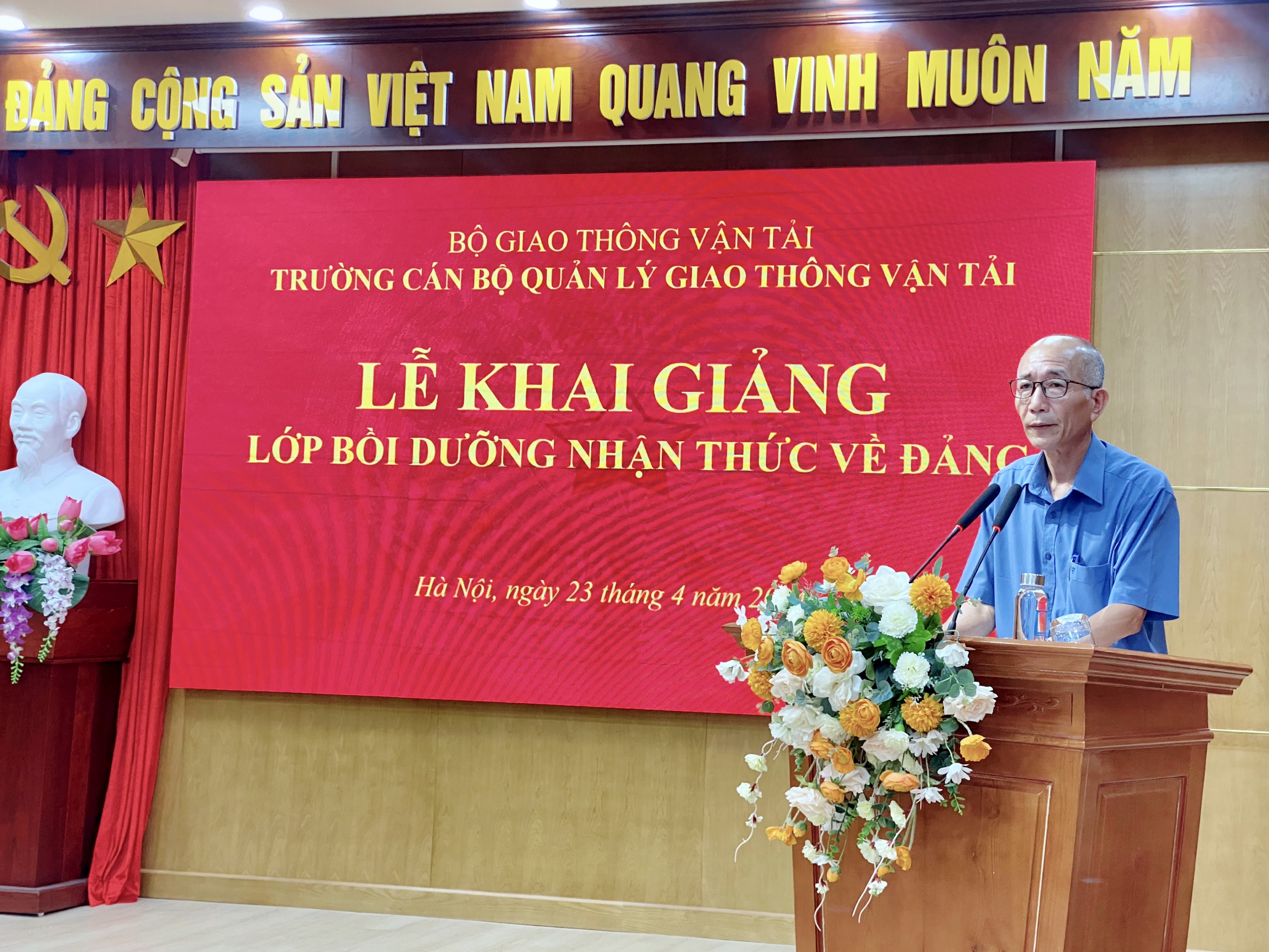 Khai giảng lớp Bồi dưỡng nhận thức về Đảng