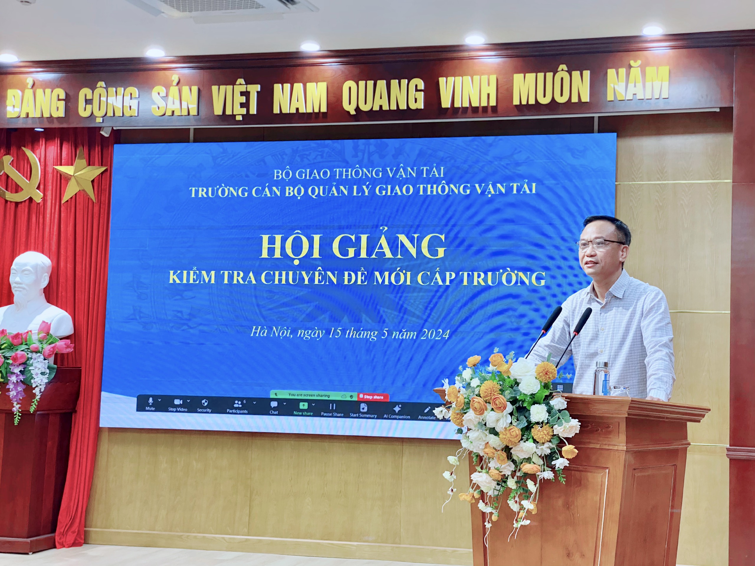 Hội đồng Trường tổ chức giảng kiểm tra chuyên đề mới cho giảng viên