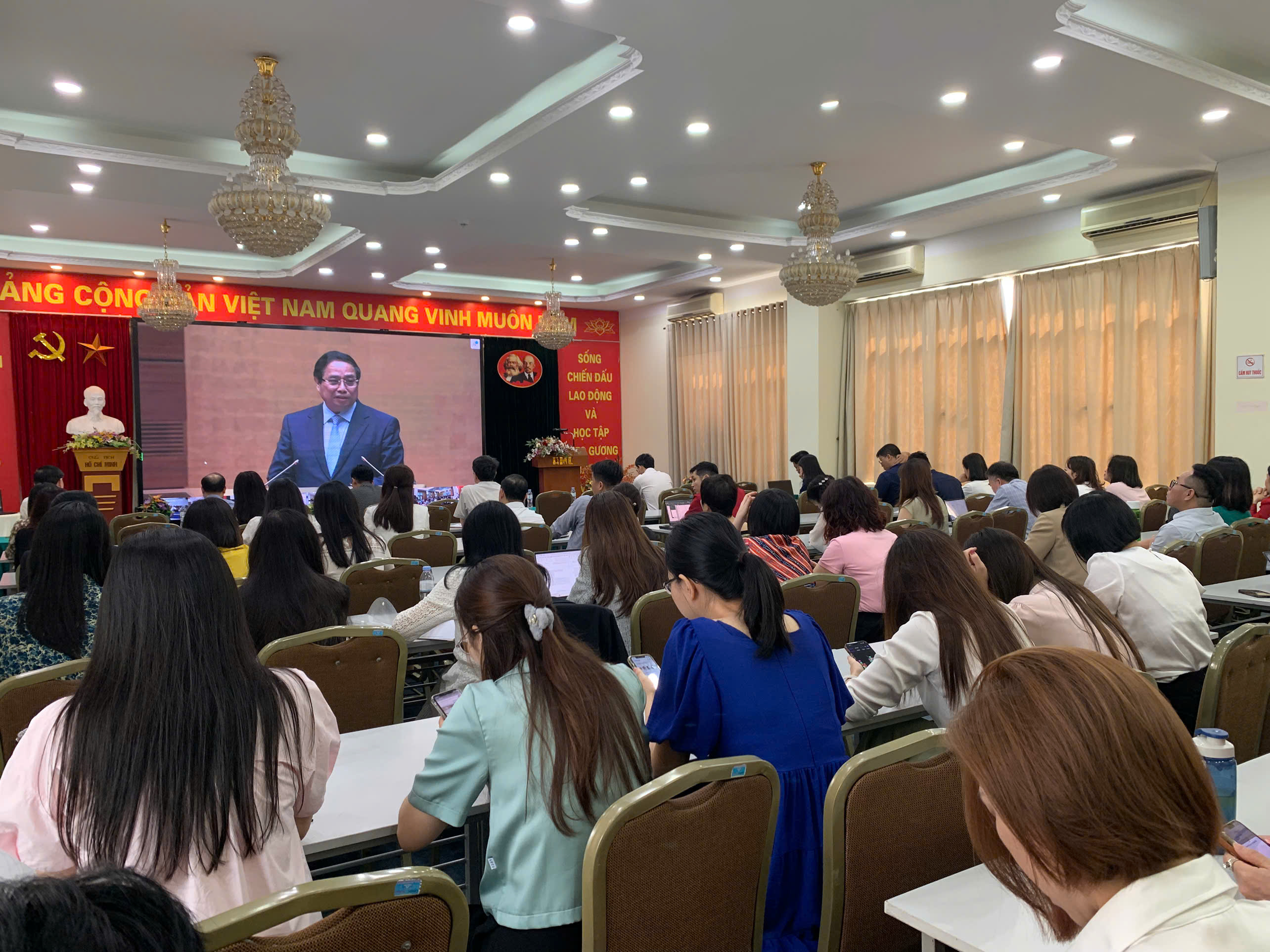 Hội nghị toàn quốc quán triệt, triển khai thực hiện Nghị quyết Hội nghị lần thứ 11 Ban Chấp hành Trung ương Đảng khóa XIII