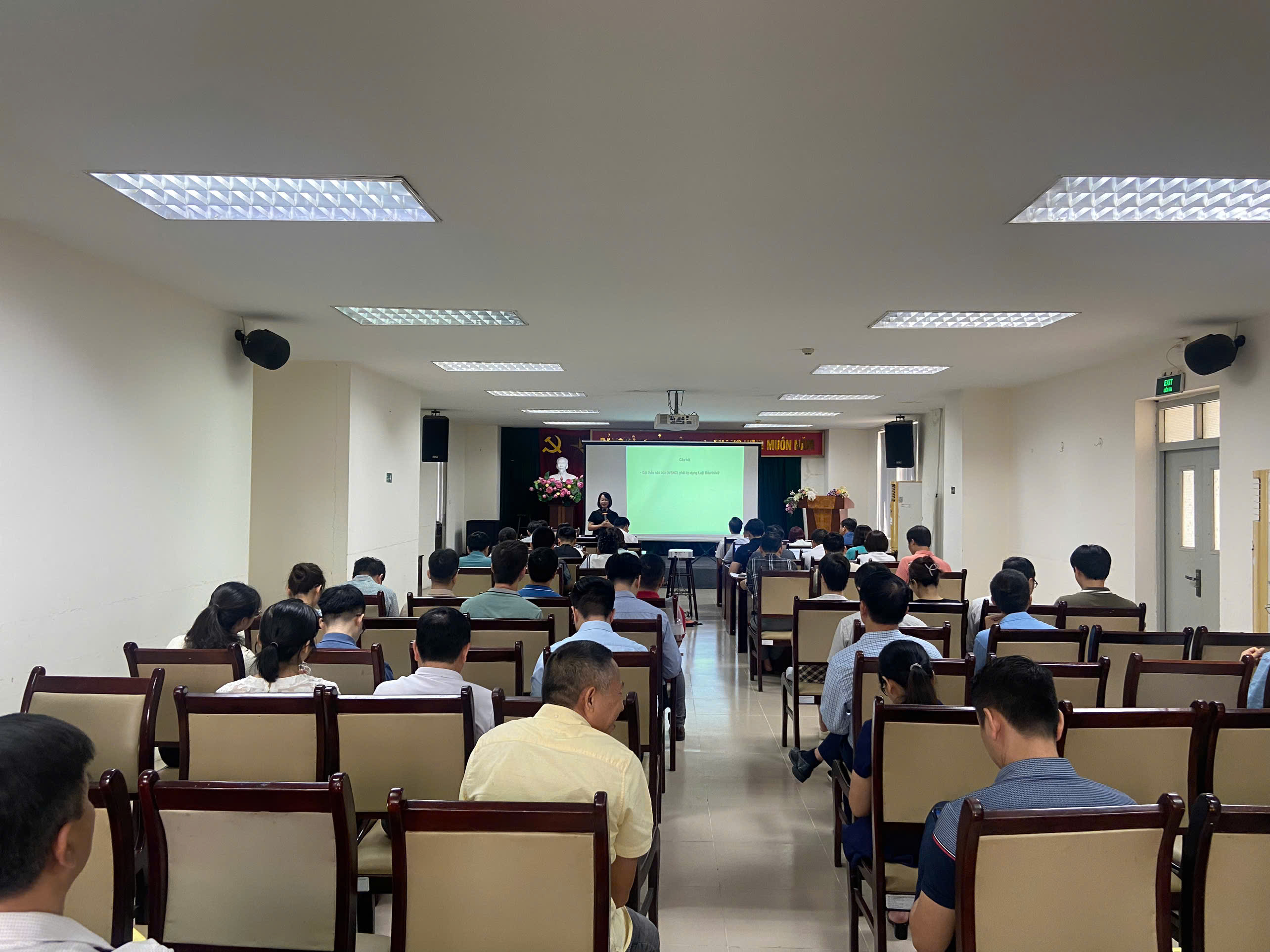 ACST - Bồi dưỡng nghiệp vụ chuyên môn về đấu thầu tại Ban quản lý đường sắt đô thị Hà Nội.