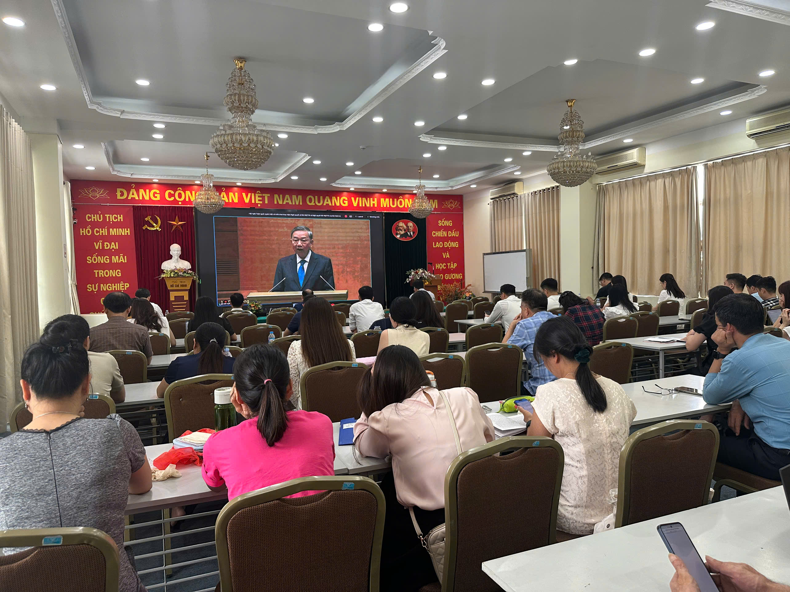 Hội nghị toàn quốc quán triệt, triển khai thực hiện Nghị quyết 66, Nghị quyết 68 của Bộ Chính trị