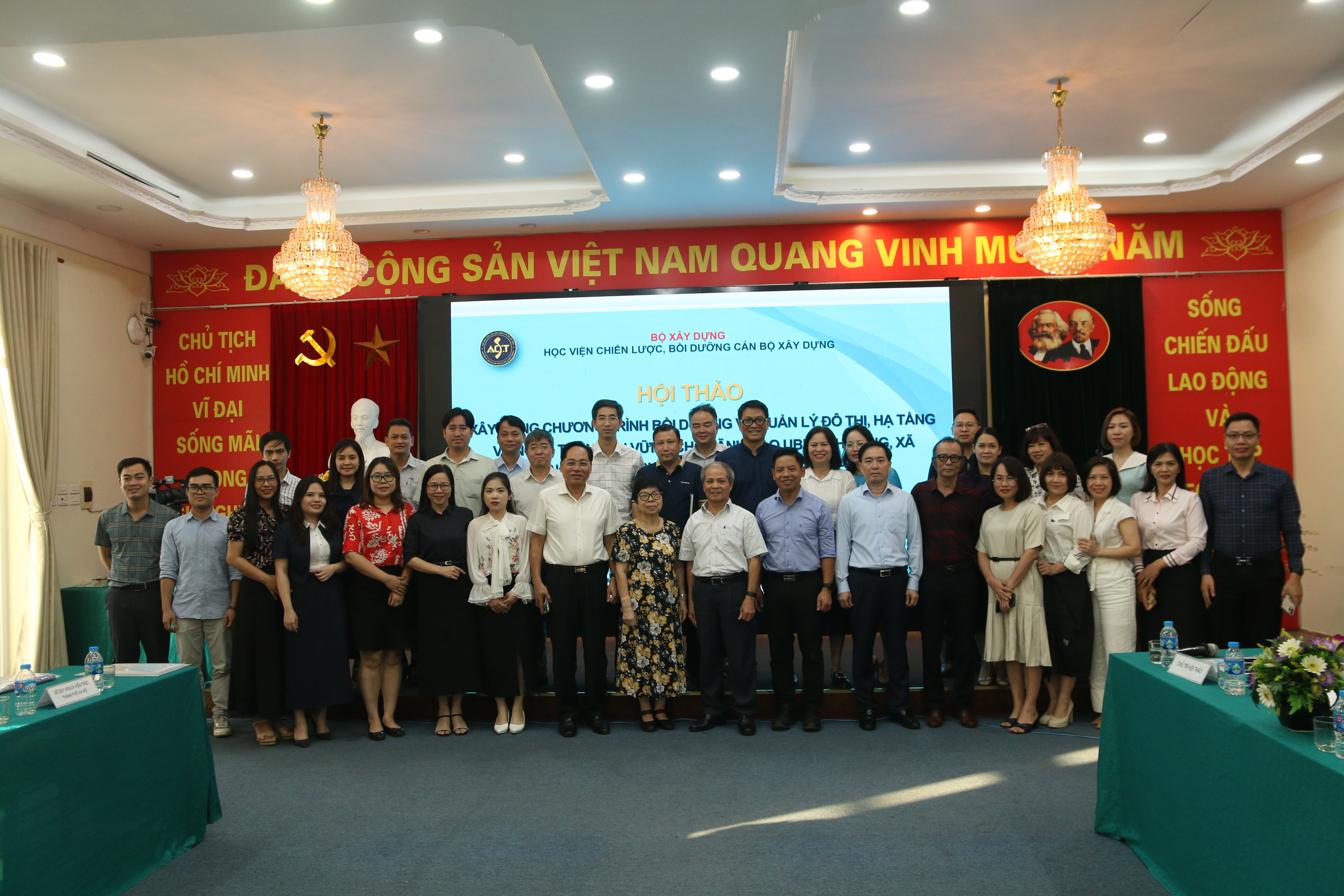 Cần thiết Xây dựng chương trình Bồi dưỡng về quản lý đô thị và nông thôn bền vững cho lãnh đạo UBND phường, xã trong tổ chức chính quyền địa phương hai cấp