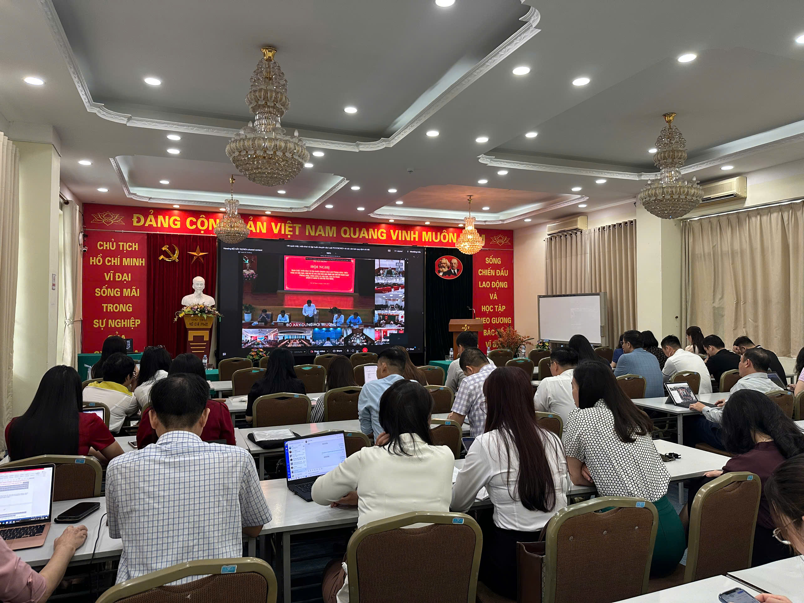 Hội nghị quán triệt, triển khai và tập huấn chuyên sâu Luật Phòng cháy, chữa cháy và cứu nạn, cứu hộ và các văn bản chi tiết quy định thi hành Luật thuộc phạm vi quản lý của Bộ Xây dựng