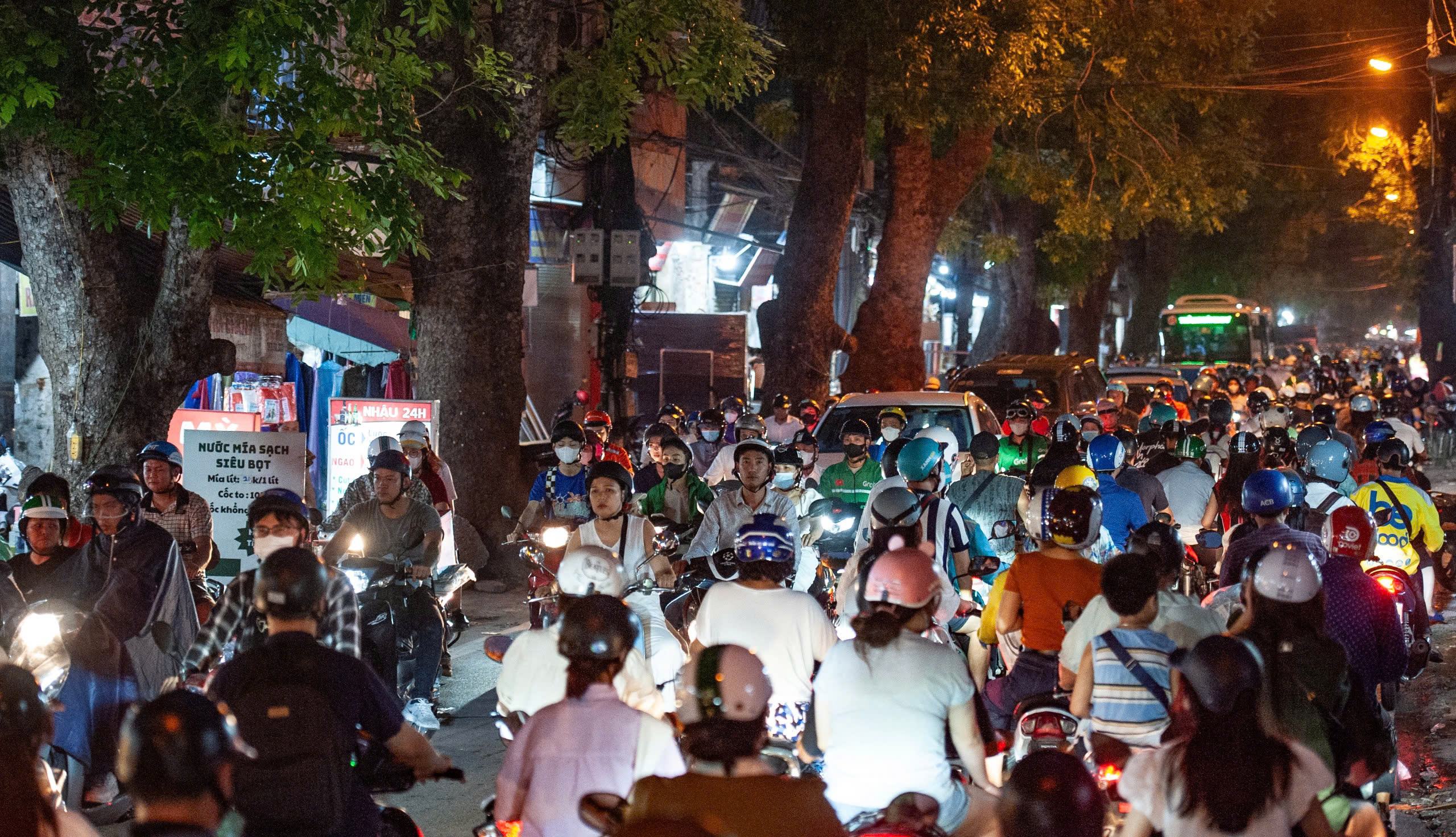 Cấm xe máy xăng trong Vành đai 1, Hà Nội cần làm gì?