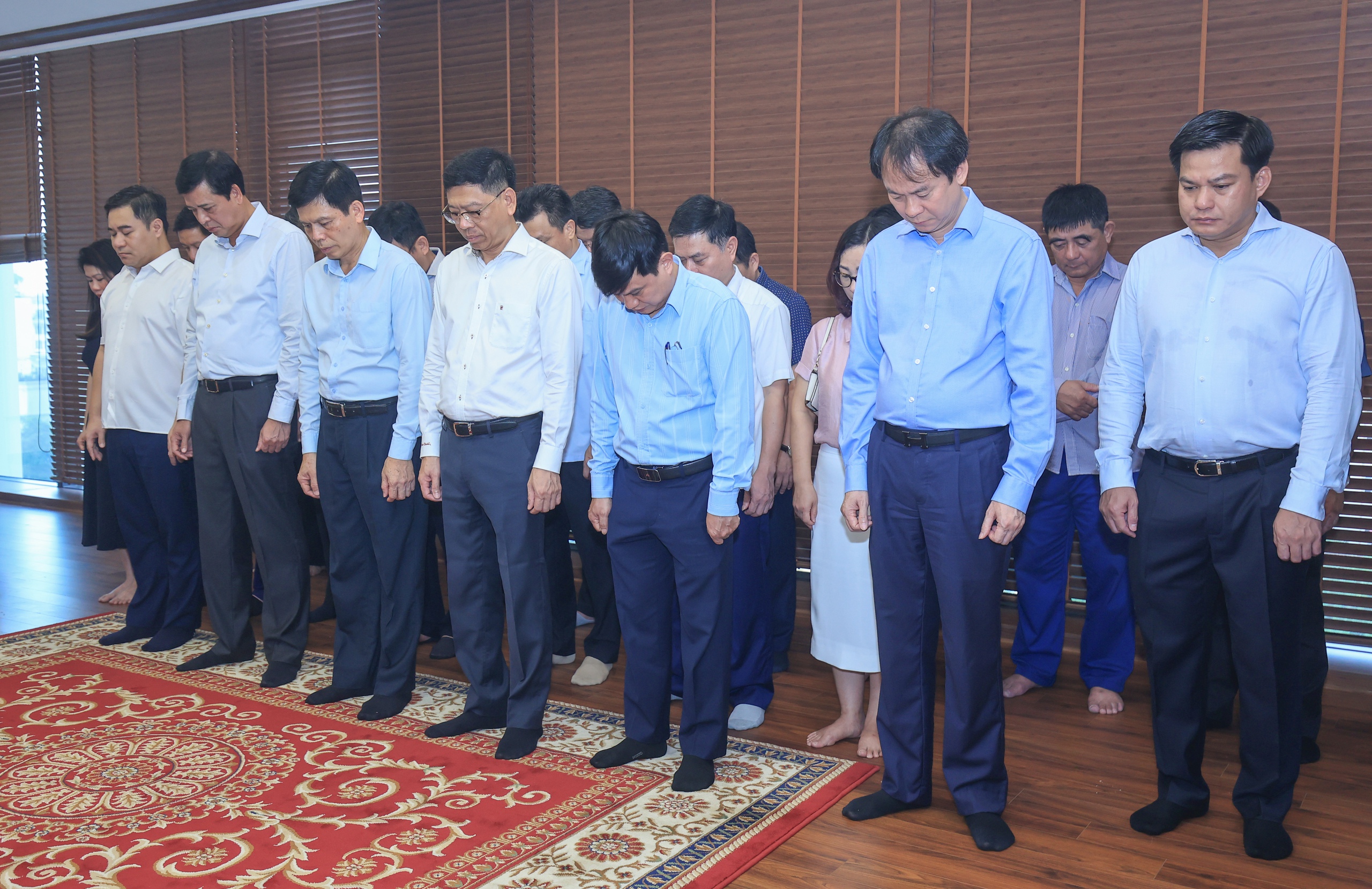 Lãnh đạo Bộ Xây dựng dâng hương tưởng niệm, tri ân các anh hùng liệt sĩ