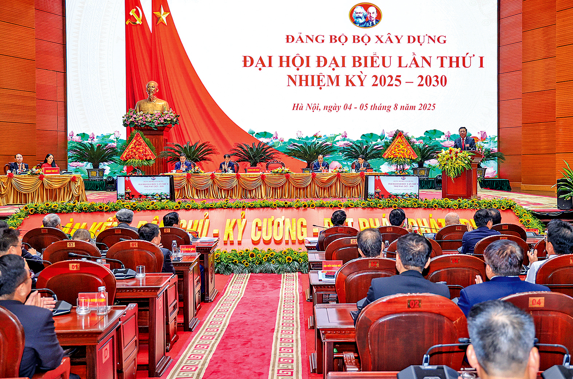 Những hình ảnh đẹp tại Đại hội Đại biểu Đảng bộ Bộ Xây dựng, nhiệm kỳ 2025-2030