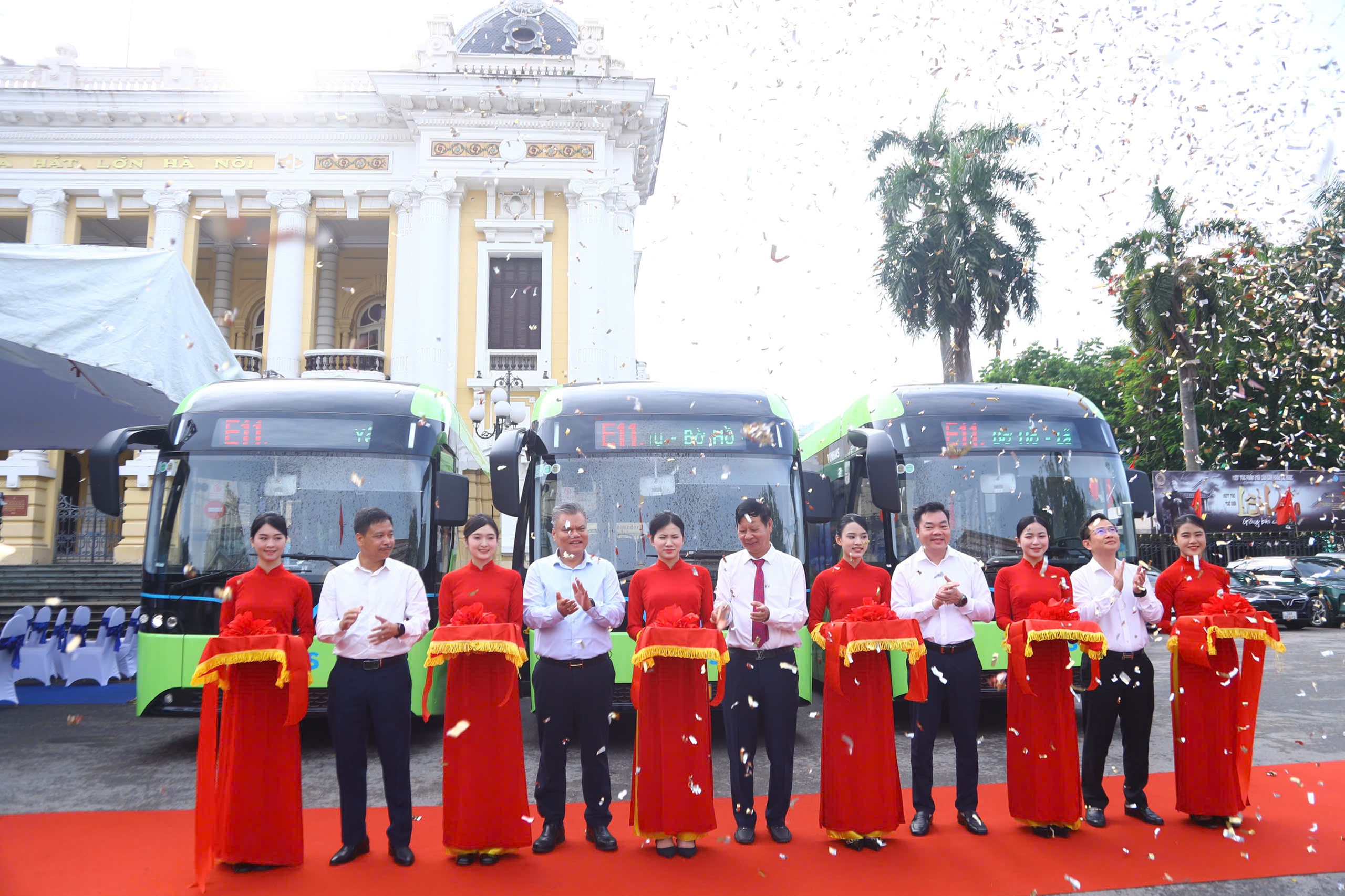 Hà Nội khai trương tuyến buýt điện miễn phí kết nối Lăng Bác - Bờ Hồ