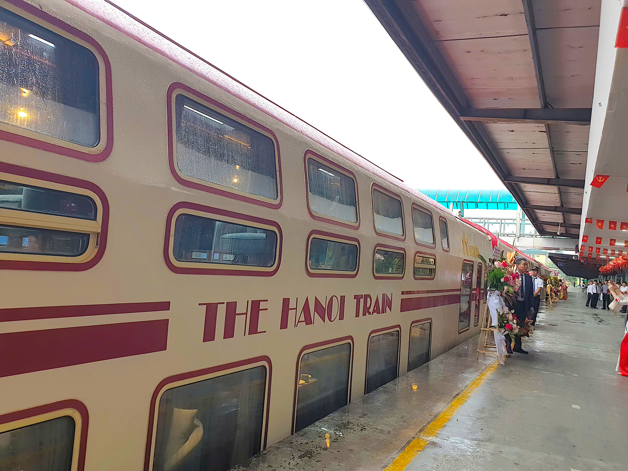 Tàu qua năm cửa ô, đưa hồn phố cổ vào tim hành khách