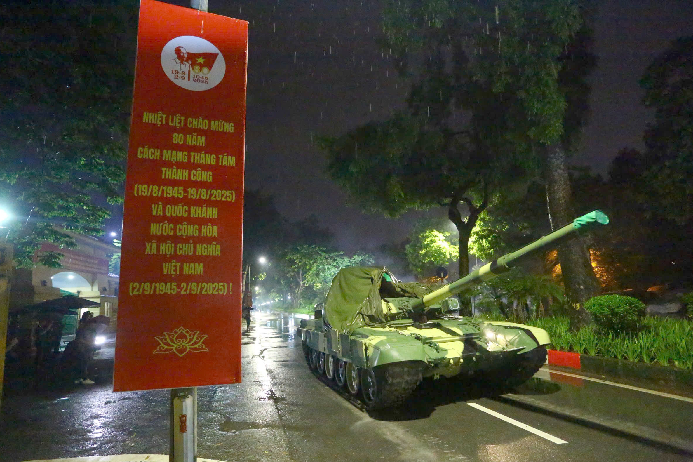 Hà Nội điều chỉnh thời gian cấm đường phục vụ hợp luyện và diễu binh, diễu hành