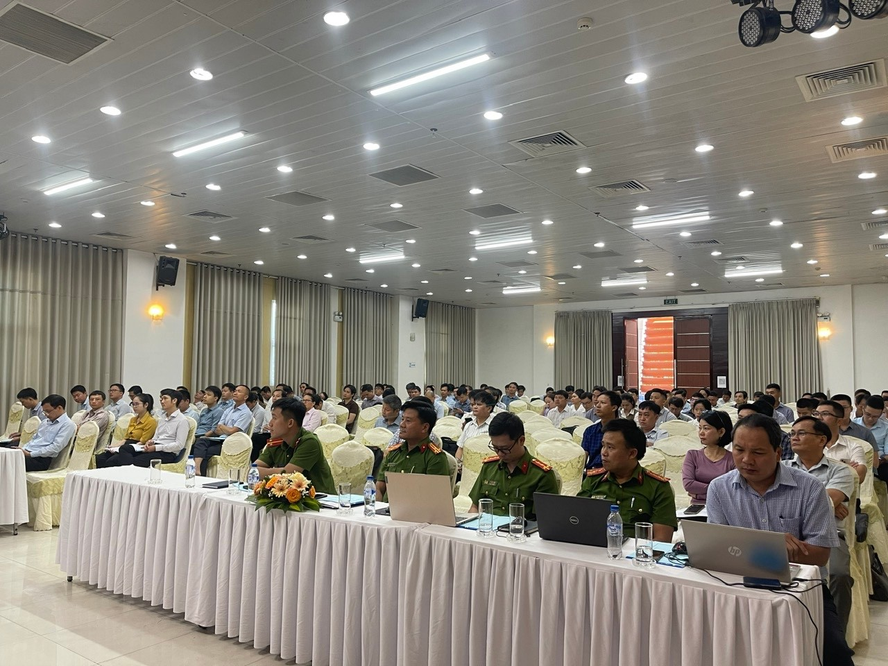 250 học viên các đơn vị trực thuộc tỉnh Quảng Ngãi được phổ biến kiến thức về thiết kế phòng cháy và chữa cháy cho nhà và công trình năm 2025