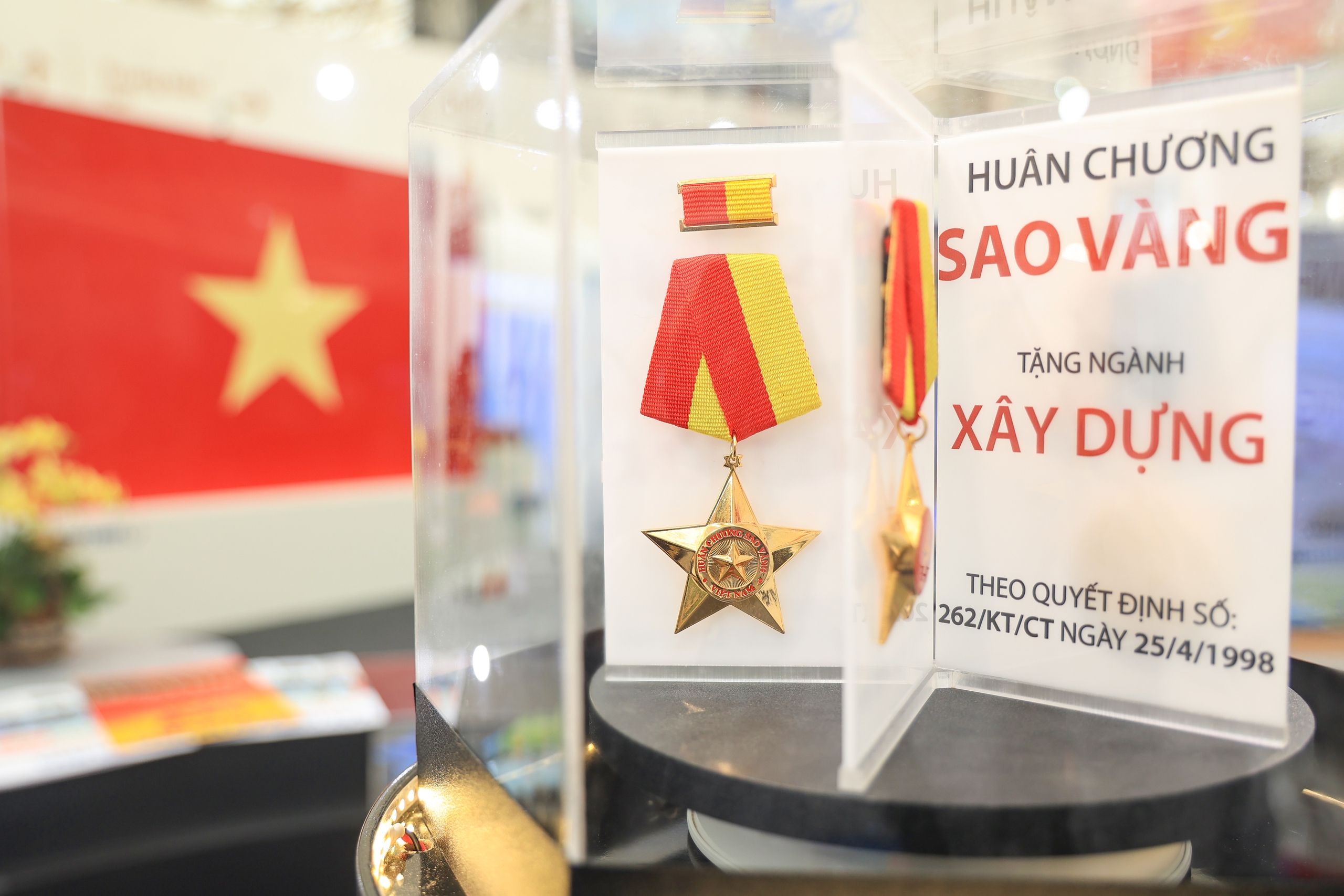 Bộ trưởng Trần Hồng Minh thăm không gian trưng bày thành tựu 80 năm Bộ Xây dựng