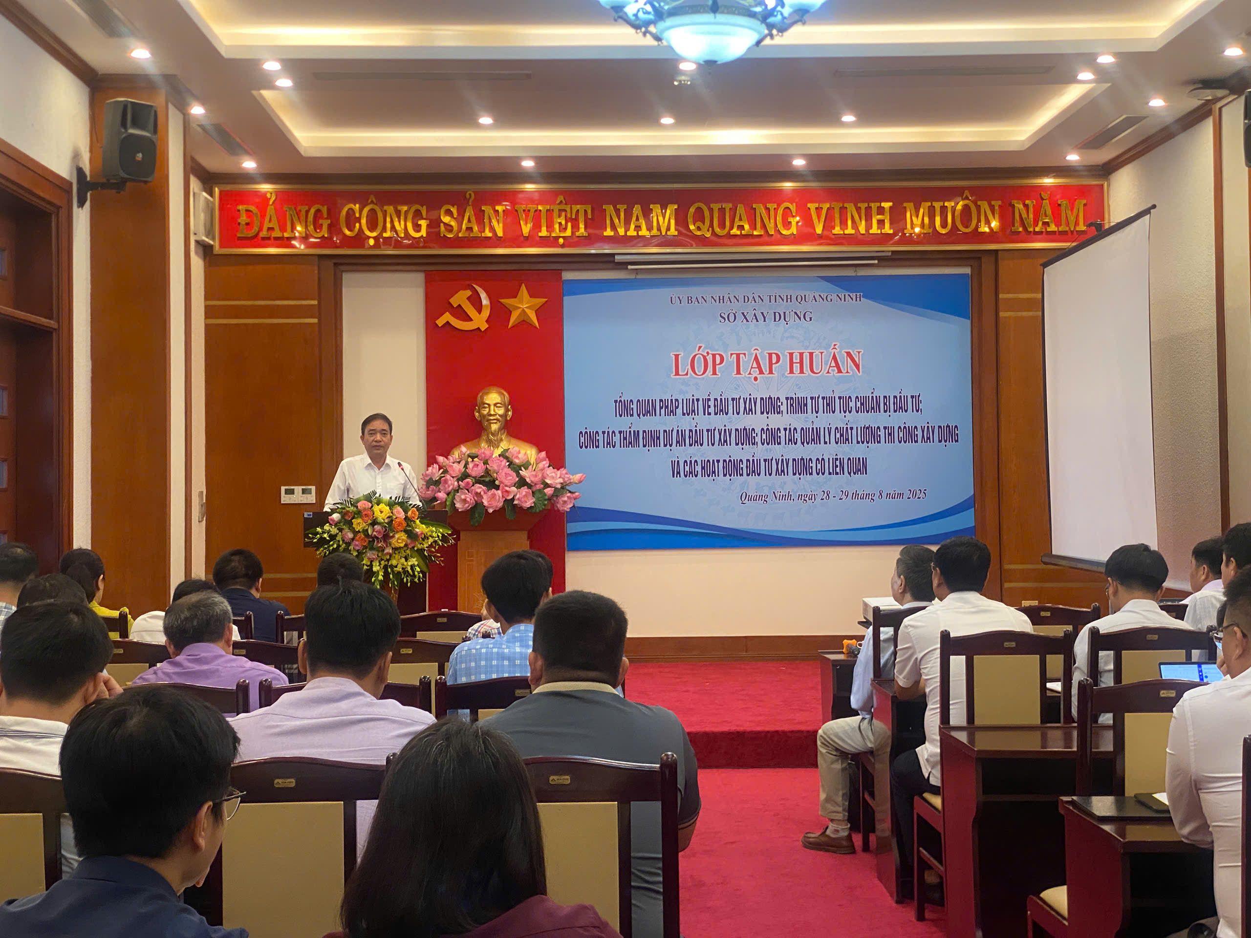 Bồi dưỡng về pháp luật đầu tư XD, trình tự thủ tục chuẩn bị đầu tư, công tác thẩm định dự án đầu tư, công tác quản lý chất lượng thi công XD và hoạt động đầu tư XD tại Quảng Ninh